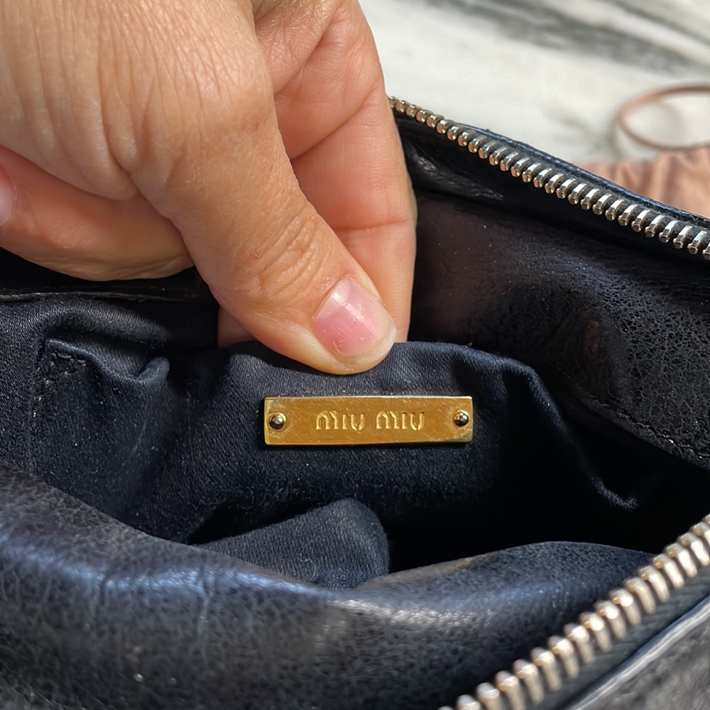 Miu Miu Bow Vitello Bag in Black w/ gold hardware - Picture 14 of 15